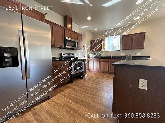 3rd image of 1631 Iron St