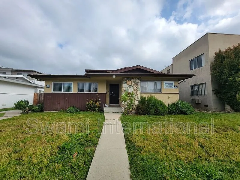 2 bed, 2.0 bath, 885 sqft, $2,495 — Photo 1