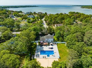 63 E Tiana Rd, Hampton Bays, NY 11946