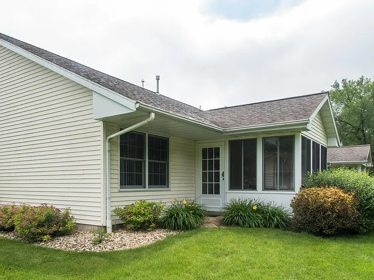 2115 W Navajo Dr — Photo 2