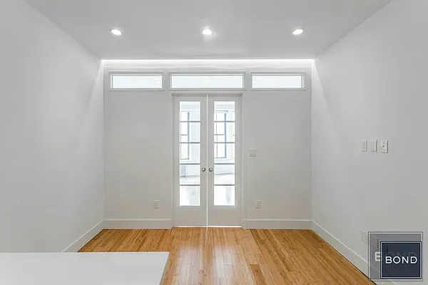 Rented by Bond New York | media 8