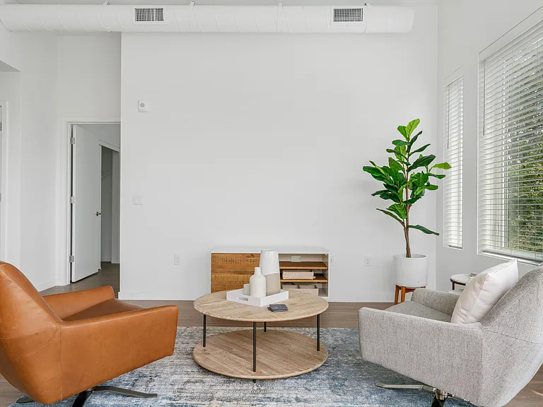 927 U St #301 — Photo 1