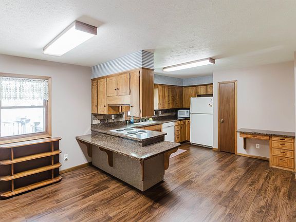 5th image of 1214 Fieldcrest Dr