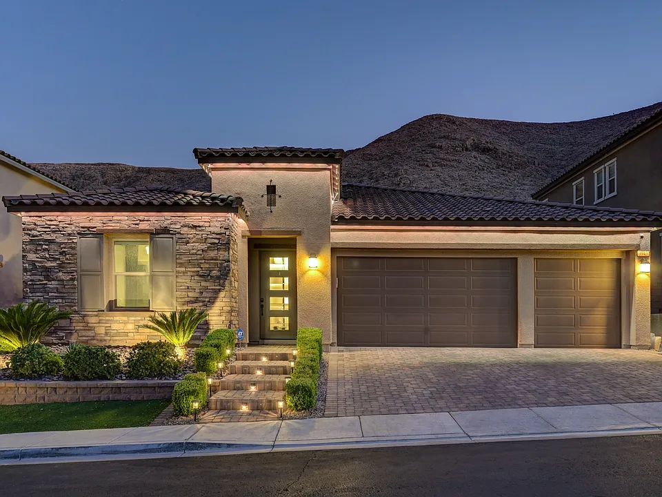 3943 Reyes Ave