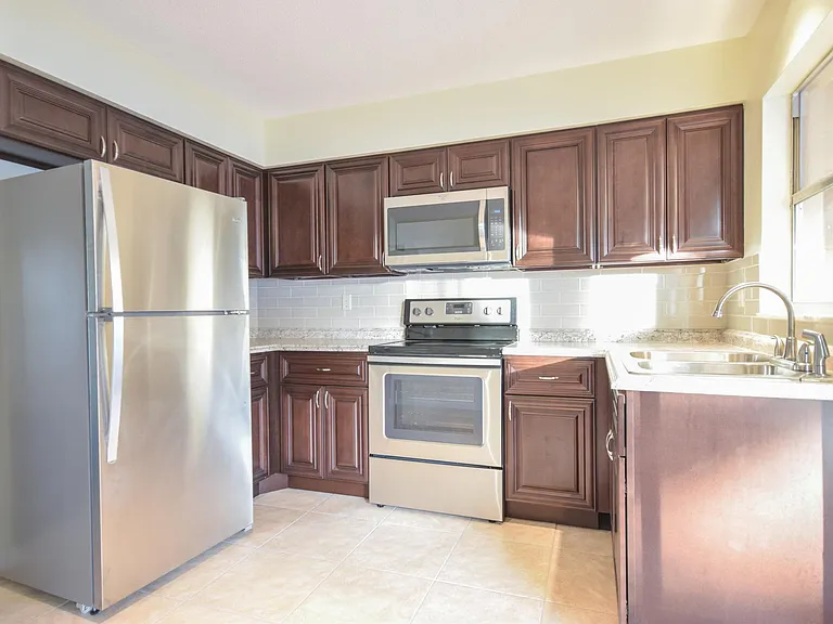 3068 Jennings Dr — Photo 2