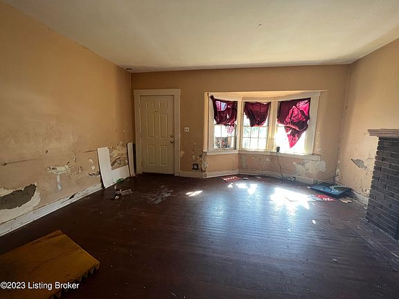 3rd image of 2627 Northwestern Pkwy
