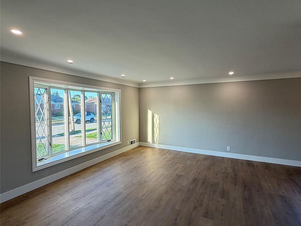 11175 Busch Ave, photo 2