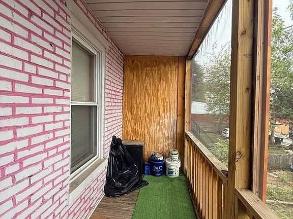 2nd image of 1841 Regina St
