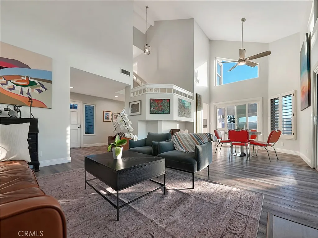 3 bed, 2.5 bath, 1716 sqft, $4,795 — Photo 3
