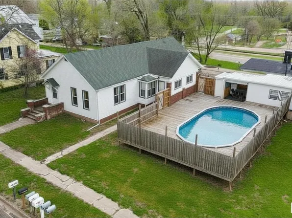 105 N 1st St, Sparland, IL 61565