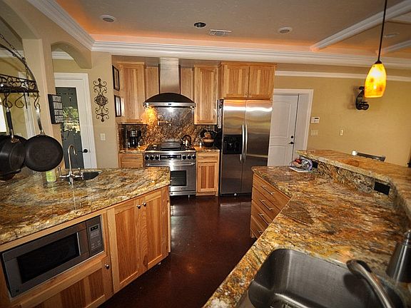 5th image of 18805 Evergreen Rd