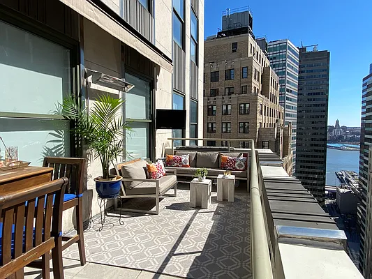 Sold by Compass | media 8