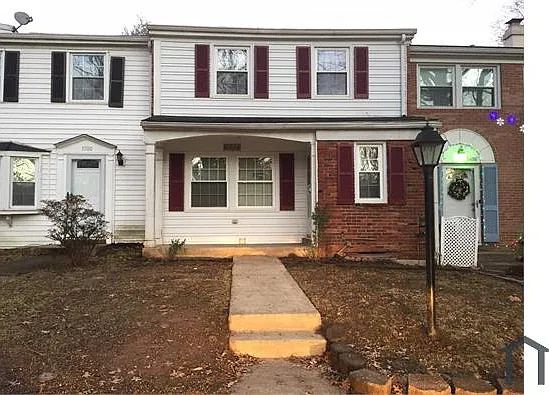5498 Woodenhawk Cir