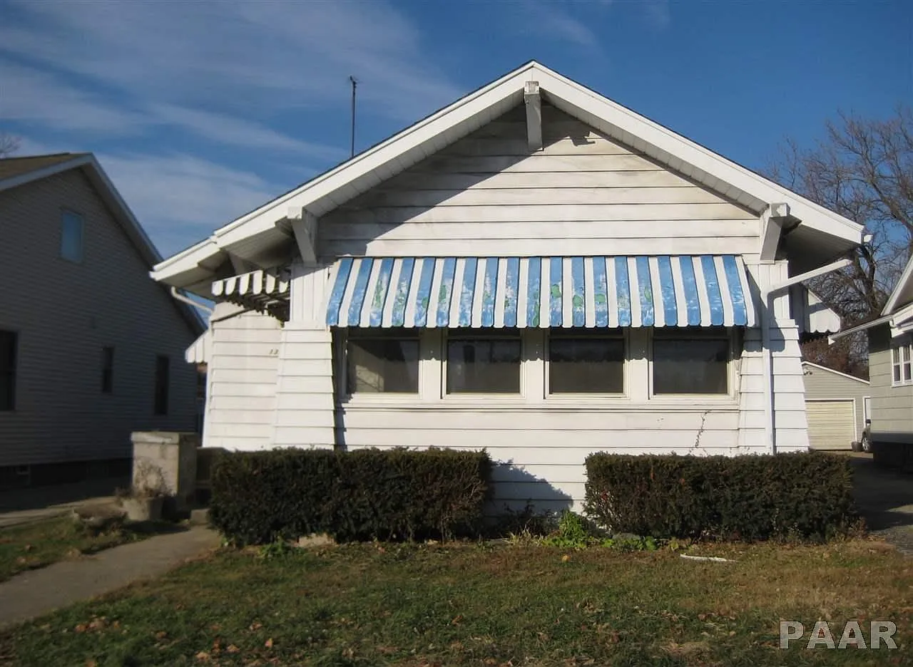 1313 E Hillcrest Pl photo 1