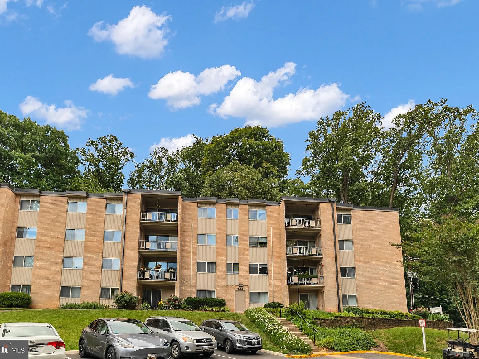 2 bed, 1.5 bath, 1007 sqft, $2,000 — Photo 1