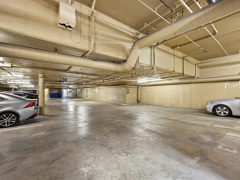 11661 Goshen Ave #104 — Photo 31