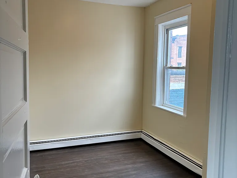390 Madison Ave #3 — Photo 10