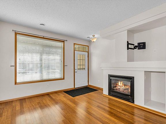 5th image of 17194 Polk Ct NW