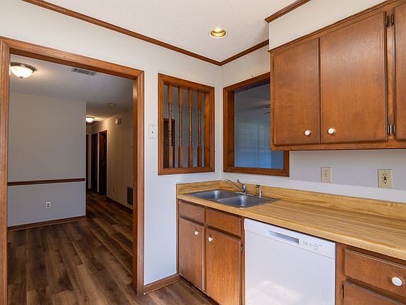 5th image of 123B Charlotte Ave
