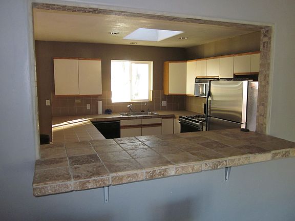 4th image of 715 E Vista Del Cerro Dr
