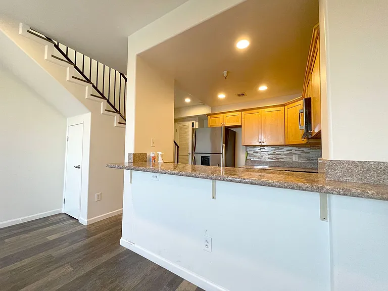 5330 Satsuma Ave — Photo 3