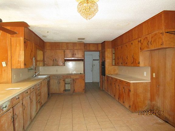 4th image of 521 Oak Dr
