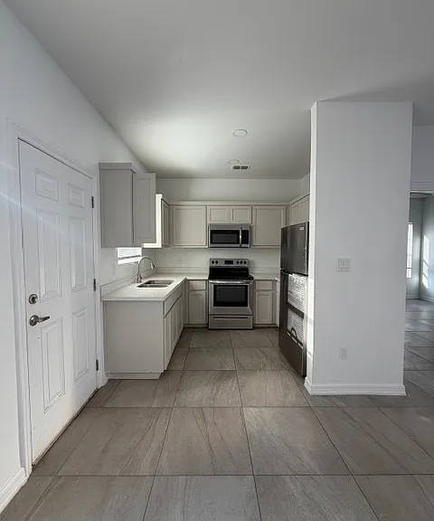445 E Acacia St #1 — Photo 2