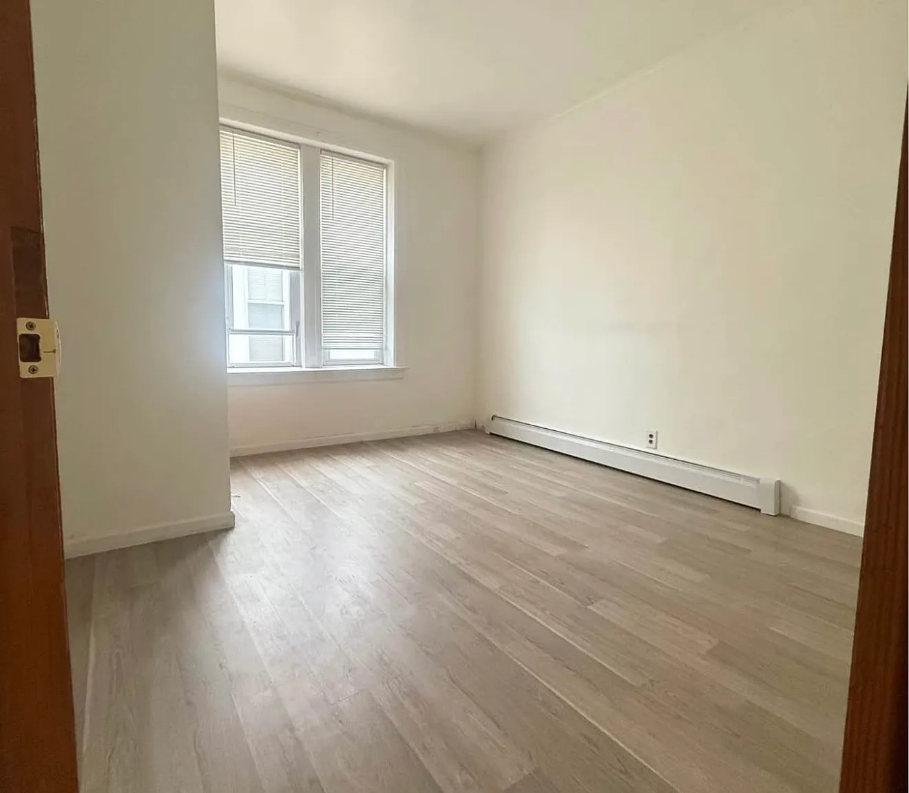 3 bed, 1000 sqft, $2,950 — Photo 2