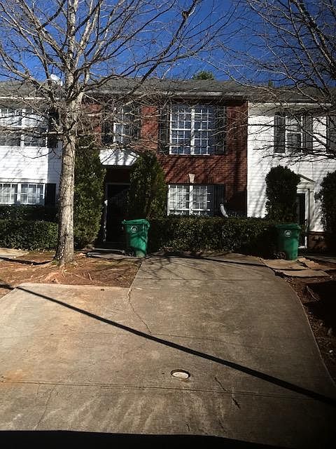 1st image of 2288 Strathmoor Manor Dr
