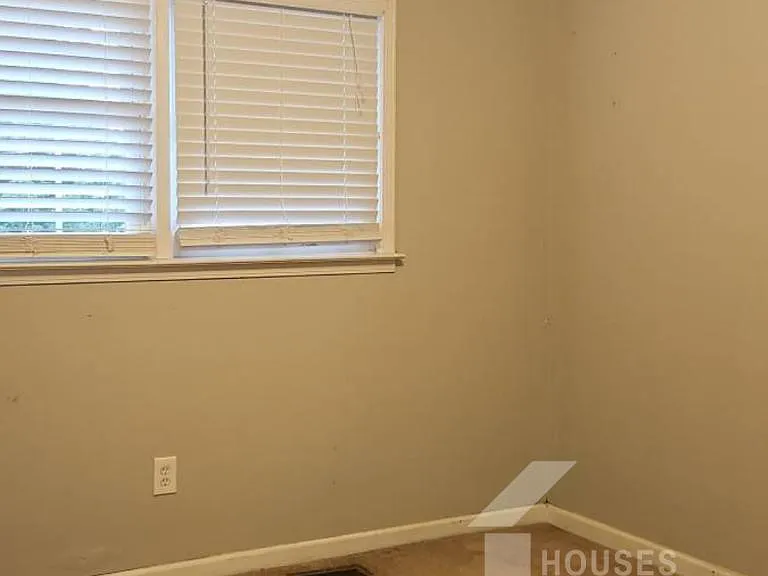 423 Rollingwood Dr — Photo 9