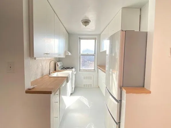 63-11 Queens Boulevard #F20, Woodside, NY 11377
