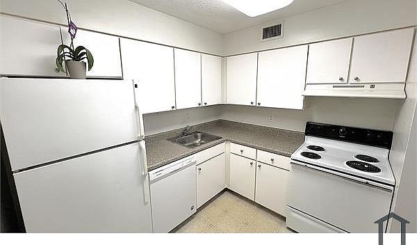 1st image of 4910 NW 79th Ave APT 202