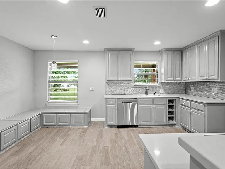 11 Austin Cors — Photo 3