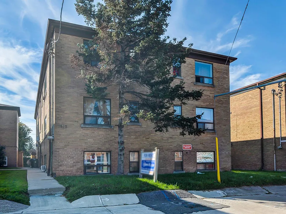 2903 Saint Clair Ave E