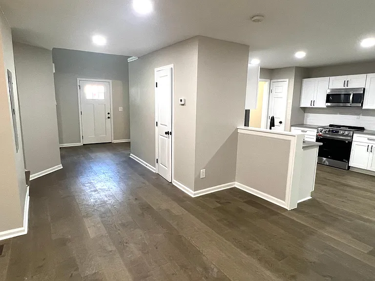 1884 Shamrock Dr — Photo 7