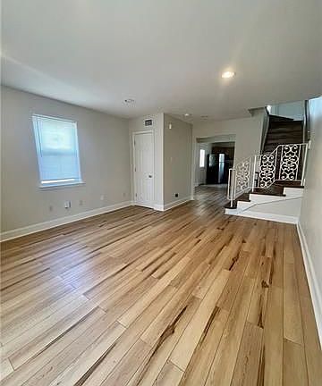 4th image of 208 Tacoma St