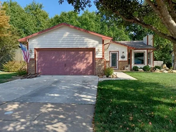 10013 W Prairie Woods Ct, Wichita, KS 67209