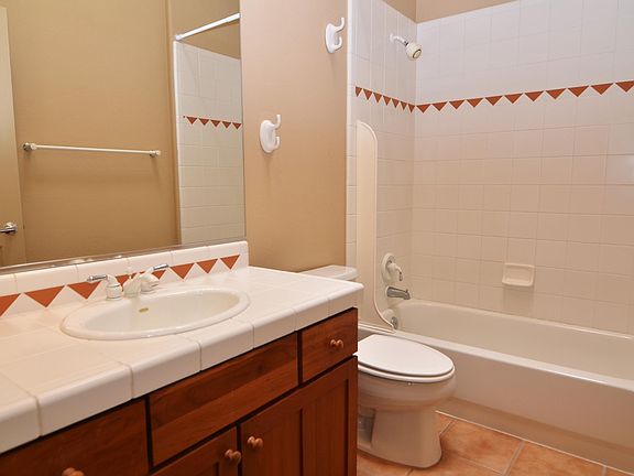 3rd image of 1101 W Saddlehorn Pl