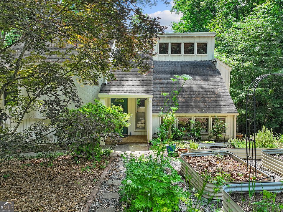 1st image of 2802 Field Creek Ct NE