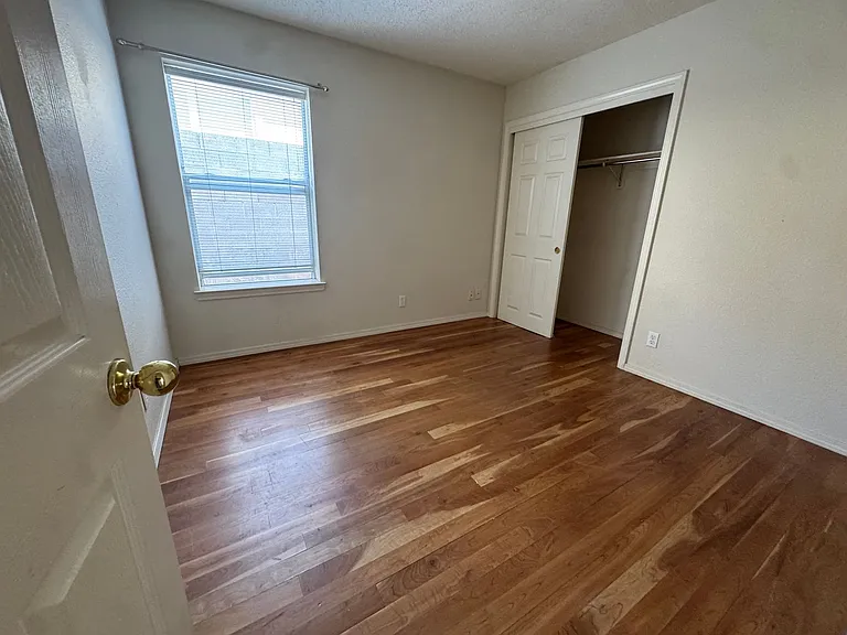 1142 Narcisco St NE — Photo 6