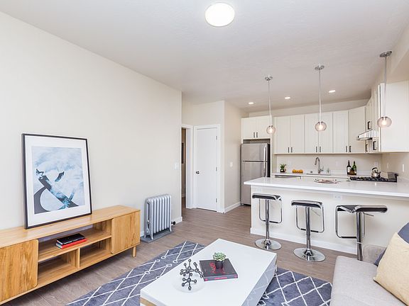 5th image of 1626 Sacramento St #9