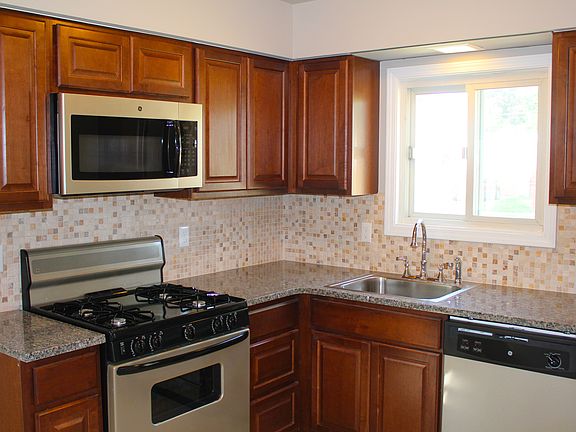 2nd image of 1505 S Berry St