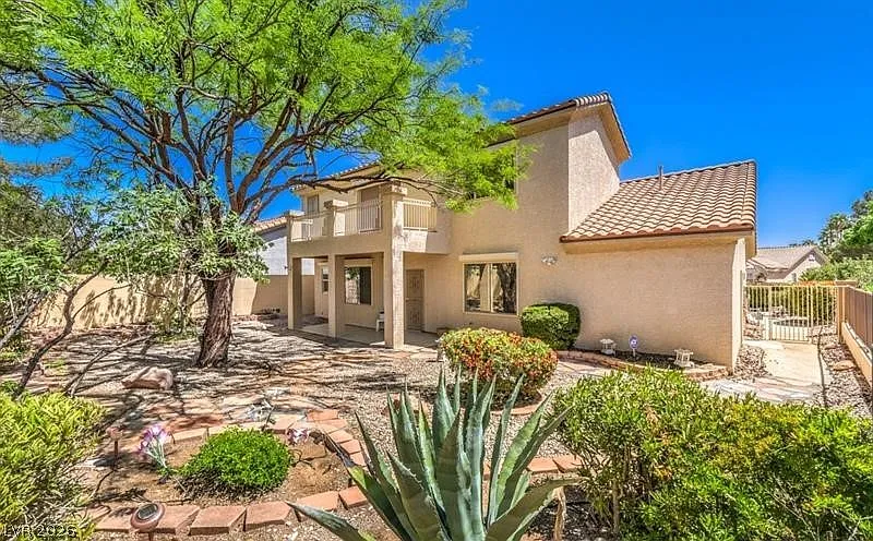3 bed, 2.5 bath, 2006 sqft, $2,500 — Photo 3