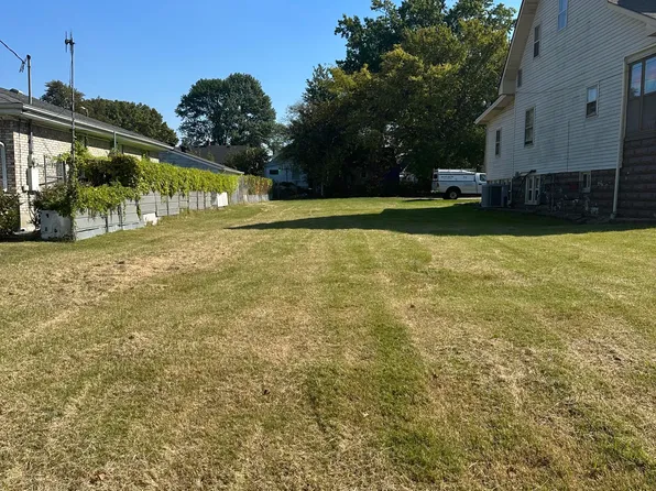 4923 1/2 Southside Dr, Louisville, KY 40214