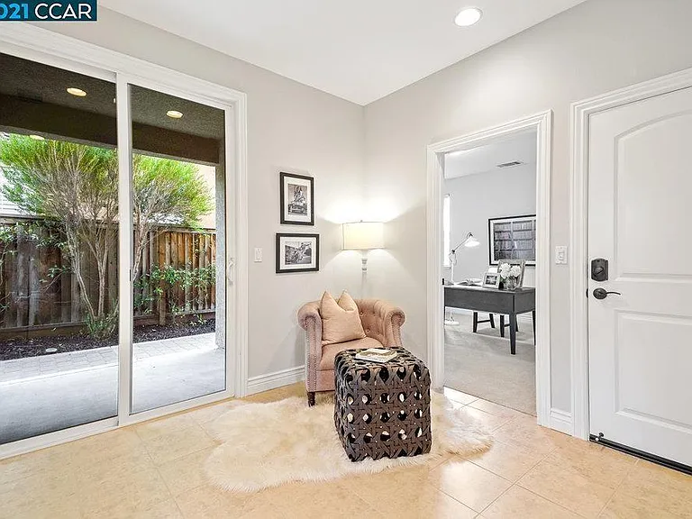 513 Wells Ct — Photo 22