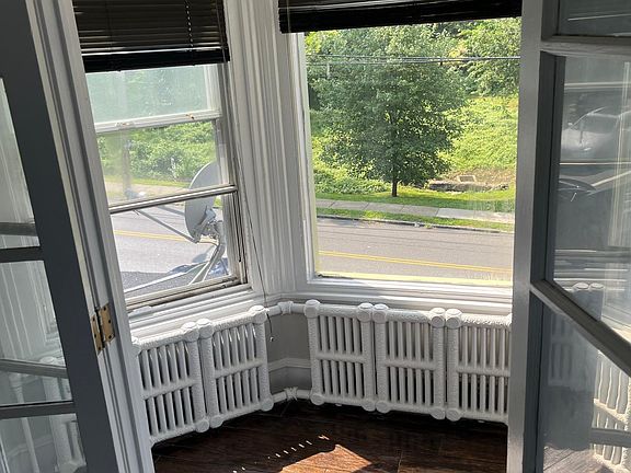 4th image of 542 E Johnson St Floor 1