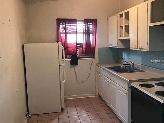 3rd image of 21561 Olean Blvd