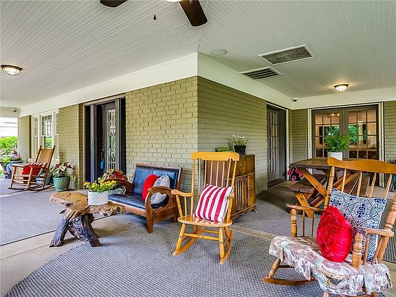 5th image of 2132 Pembroke Dr