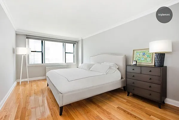 Sold by Triplemint | media 10