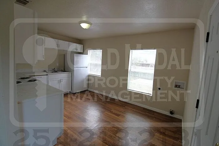 609 Sunset Ln #C — Photo 8